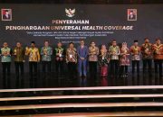 Bojonegoro Raih UHC Award Kategori Utama Atas Capaian 99,92 % Warga Terdaftar Jaminan Kesehatan 