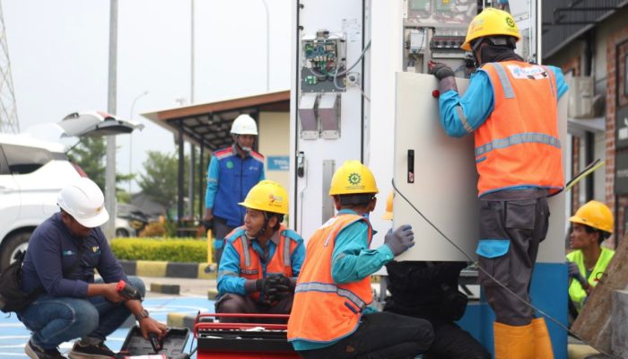 PLN Terus Genjot Penambahan Charging Station Kendaraan Listrik di Berbagai Daerah
