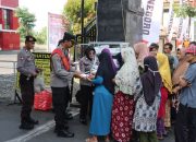 Polres Bojonegoro Bagikan Puluhan Nasi Kotak