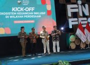 Mensesneg Pratikno Bersama Dewan OJK dan Pj Adriyanto Pukul Kentongan Kick Off EKI di Dologede