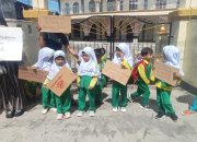 Gembok sekolah TK Nurul Janah Pateten Dipolisikan, Demo Anak- Anak TK, Sebut Presiden Jokowi Bantu Kami, Diman Lagi Kami Akan Mengadu.