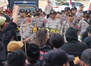 Kapolres Bojonegoro AKBP Mario Prahatinto Pimpin Langsung Pengamanan Unras di Gedung DPRD Bojonegoro