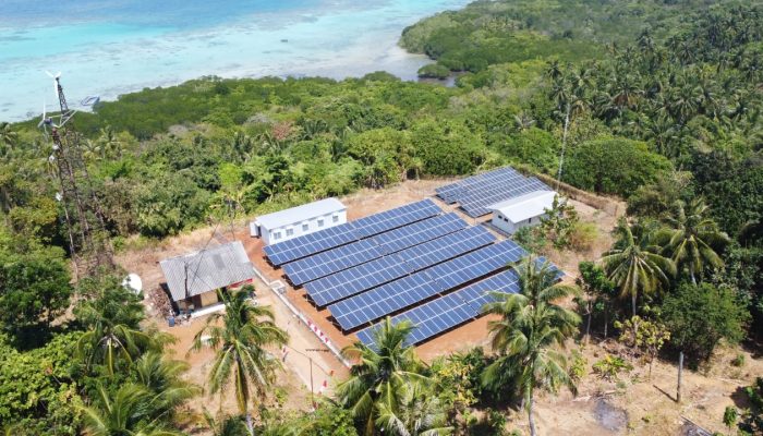 Masyarakat Tiga Pulau di Karimunjawa Kini Nikmati Listrik 24 Jam setelah Masuknya Listrik Bersih dari PLTS PLN 182 kWp