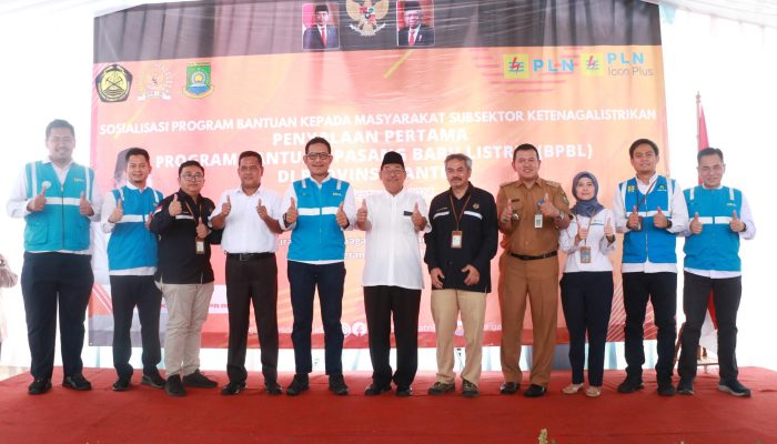 Hari Pelanggan, PLN Bersama Pemerintah Salurkan Bantuan Pasang Baru Listrik di Tangerang