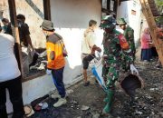 Bahu-membahu, Forpimcam Kecamatan Kedungadem Bersihkan Puing-Puing Sisa Kebakaran di Desa Drokilo