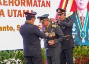 Kapolri Sematkan Bintang Bhayangkara Utama ke Panglima dan 3 Kepala Staf TNI, Polri: Sinergitas Menuju Indonesia Maju 