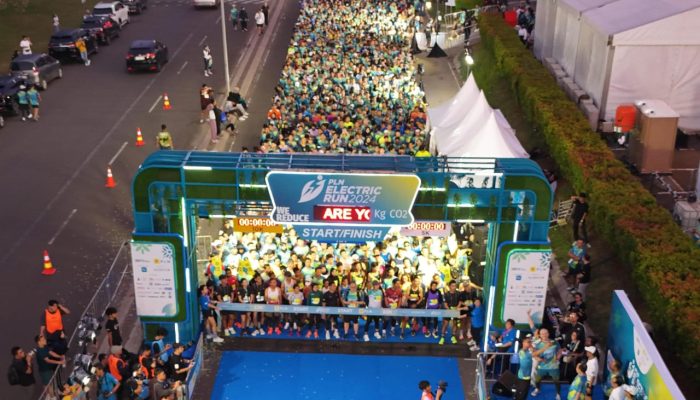 Lima Pengemudi Ojol Prasejahtera Peroleh Motor Listrik di PLN Electric Run 2024