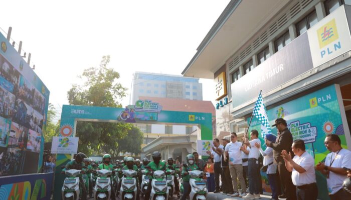 Peringati Hari Listrik Nasional Ke-79, PLN Kembali Pecahkan Rekor MURI Konvoi 2.200 Motor Listrik Terbanyak