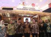 Pj Bupati Adriyanto Kenalkan Produk Asli UMKM Bojonegoro di Jatim Fest