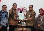 Pemkab Serahkan Kepemilikan Surat Tanah Akbid Bojonegoro Kepada Kemenkes
