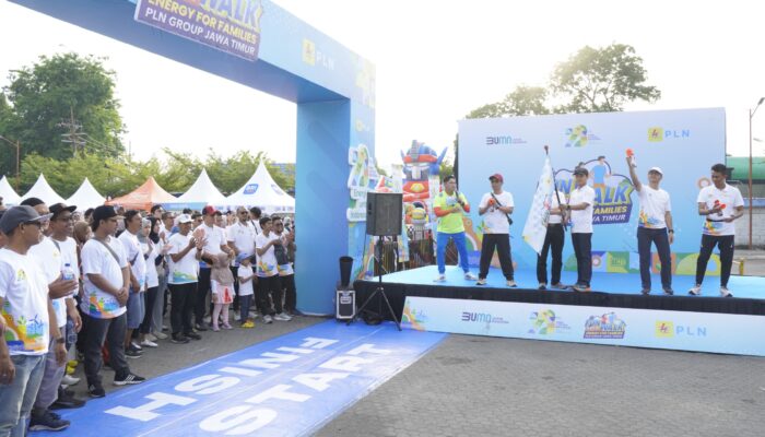PLN Icon Plus Bersama PLN Group Jawa Timur Semarakkan Fun Walk Hari Listrik Nasional ke-79 Bertajuk “Energy for Families”
