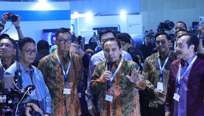Wakil Menteri ESDM Hadiri Pembukaan ICONNEXT dalam Rangkaian Electricity Connect 2024