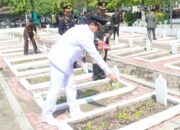 Pj Bupati Bojonegoro dan Forkopimda Ziarah ke TMP, Refleksi Perjuangan Besar Para Pahlawan