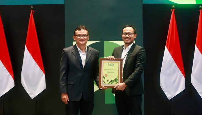 Sambut Nataru: Punya Peta Jalan dan Komitmen Transisi Energi, PLN Raih 3 Penghargaan Investing on Climate Editor’s Choice Award 2024