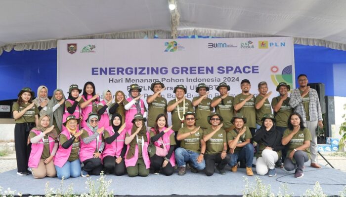 Jelang Nataru, Srikandi PLN UIP JBTB Sukseskan Peringatan Hari Menanam Pohon Indonesia 2024 di Desa Banyuanyar, Kab. Boyolali.