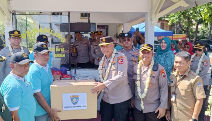Tim Asistensi Baharkam Polri Berikan Penghargaan Kepada Pos Kamling Rungkut Mapan Barat