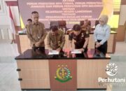 Perhutani KPH Jombang dan Kejari Lamongan Teken MoU Penanganan Hukum Perdata dan Tata Usaha Negara