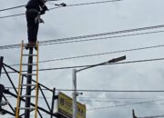 PLN Icon Lakukan Perapihan dan Pendataan kabel ilegal di Tiang PLN Kota Sidoarjo, Demi Estetika dan Jaga Keandalan Jaringan