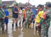 Komandan Kodim 0814/Jombang Kunjungi Korban Banjir dan Berikan Paket Sembako