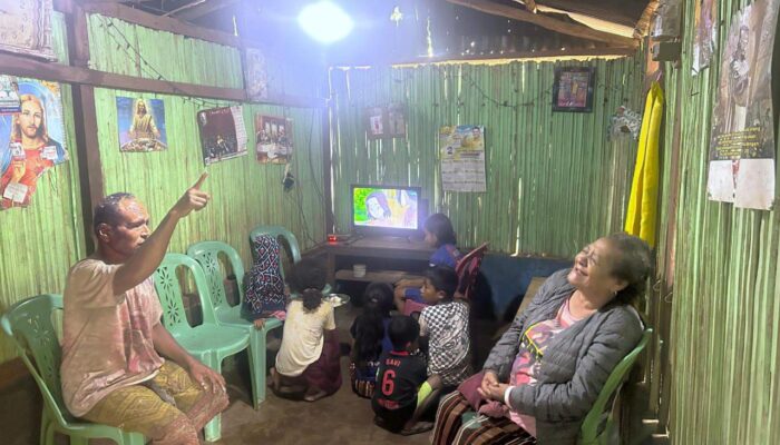 Sukacita Natal dan Tahun Baru: Listrik PLN Hadir di 14 Dusun Terpencil NTT