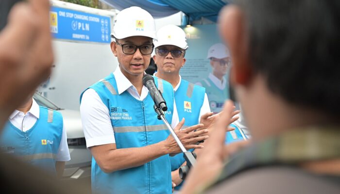Sambut Nataru, Dirut PLN Tinjau SPKLU Bandung Pastikan Seluruh Infratruktur EV Siap Layani Masyarakat 24 Jam