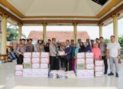 Peduli Korban Puting Beliung, Polres Jombang Salurkan Bantuan Sembako Kepada Masyarakat