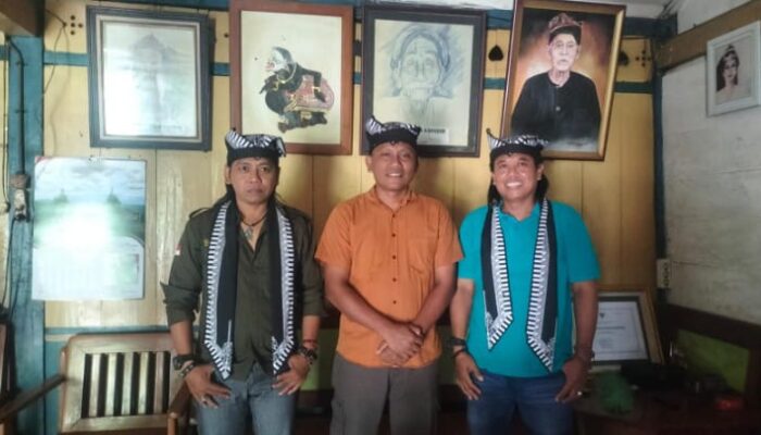 Pengurus PJI Bojonegoro, Sowan ke Tokoh Samin di Desa Margomulyo
