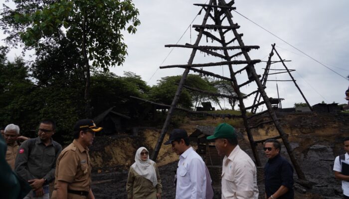 Pj. Bupati Bojonegoro Dampingi Lawatan Menteri Lingkungan Hidup RI di Sumur Minyak Tradisional Desa Wonocolo