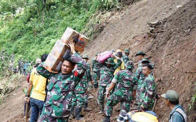 Kesigapan Prajurit Korem 081/DSJ Diuji dalam Aksi Penanggulangan Bencana Alam