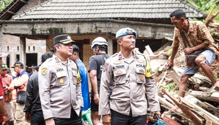 Bersinergi Mencari Korban Longsor di Jombang, Puluhan Personel Polres dan TNI Diterjunkan
