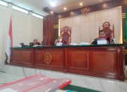 Sidang Terdakwa D.A. Winarta Dan PB, Warinussy: Pengalaman Kami Sidang Korupsi, Harusnya Ditunda Di Dalam Ruangan Bukan Diluar Ruangan Sidang.