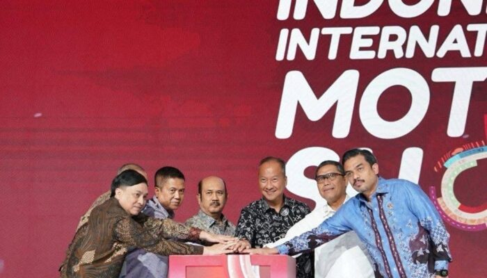 Kepala Staf Kepresidenan, Letjen TNI (Purn) AM Putranto Hadiri Pembukaan Pameran Otomotif  IIMS 2025