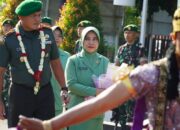 Penyambutan Danrem 081/DSJ Kolonel Arm Untoro Hariyanto Diiringi Tarian Cucuk Lampah 