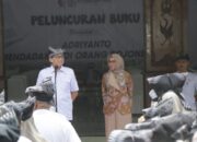 Akhiri Masa Jabatan, Pj. Bupati Adriyanto Beserta Istri Berpamitan Saat Apel Terakhir di Pendopo Malowopati