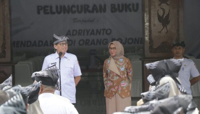 Akhiri Masa Jabatan, Pj. Bupati Adriyanto Beserta Istri Berpamitan Saat Apel Terakhir di Pendopo Malowopati