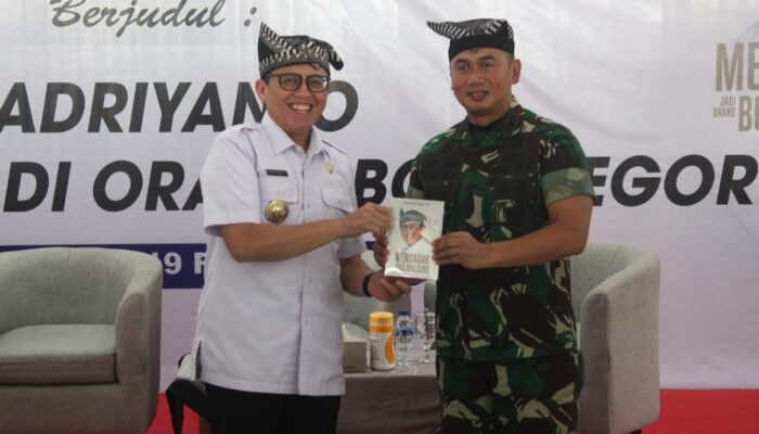 Peluncuran Buku, Hadiah Terindah Perpisahan Pj. Bupati Adriyanto : “Adriyanto Mendadak Jadi Orang Bojonegoro”