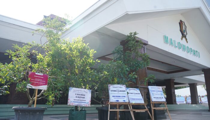 Melambangkan Bojonegoro Adem, Para OPD Beserta Jajaran Kirim Ucapan Selamat Kepada Wahono-Nurul Melalui Bibit Pohon