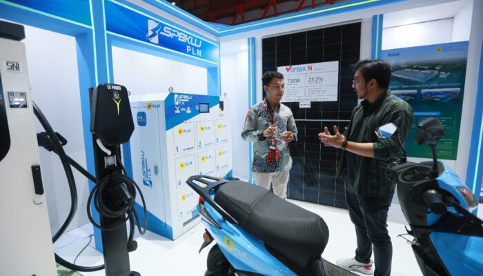 Jelang Ramadhan PLN Catat Rekor Baru! Ribuan Transaksi EV di IIMS 2025
