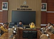 Wakil Ketua III DPRD Bojonegoro Mitro’atin Pimpin Raker Gabungan Bahas Ganti Rugi Tanah Warga Ngrowo