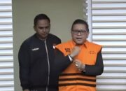Ekspresi Sekjen PDI P, Kasih Kepalan Tangan Salam Perjuangan Saat Ditahan KPK