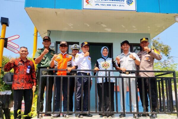 Wabup Bojonegoro Resmikan Pos dan Palang Perlintasan KA di Mojodeso-Kapas, Kurangi Risiko Kecelakaan