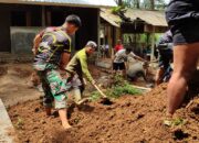 Satgas TMMD ke-123 Bersama Warga Kebut Penyelesaian MCK Umum di Jurang Senggani