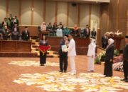 Gubernur Khofifah Hadiri Sertijab Bupati Bojonegoro Setyo Wahono dan Wabup Nurul Azizah di Ruang Paripurna Gedung DPRD Bojonegoro