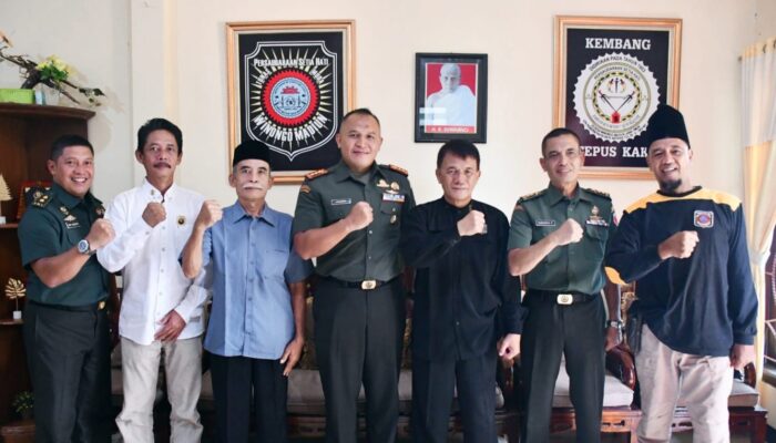 Bangun Komunikasi Dengan Berbagai Komponen Masyrakat, Danrem 081/DSJ Sambangi 2 Perguruan Silat di Madiun
