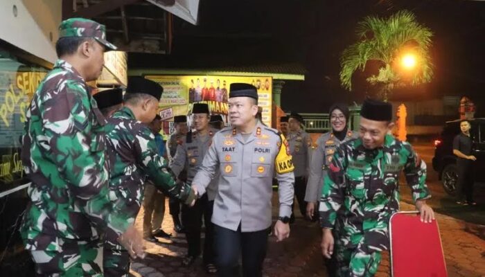 Kapolres Tulungagung Pimpin Patroli Skala Besar dan Sahur Bersama di Wilayah Selatan