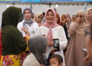 Wabub bersama dengan masyarakat Desa Ngradin berbuka bersama dalam rangkaian safari ramadhan. 