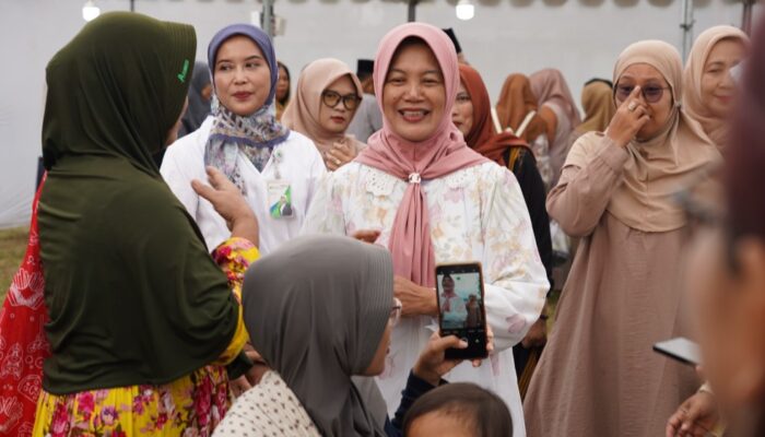 Wabub bersama dengan masyarakat Desa Ngradin berbuka bersama dalam rangkaian safari ramadhan. 