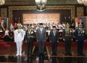 Panglima TNI Sematkan Bintang Yudha Dharma Utama Kepada Menhan RI
