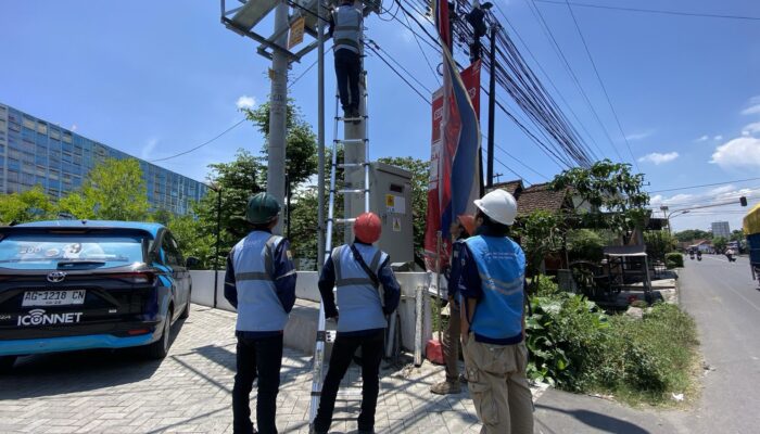 Langkah Preventif PLN Icon Plus Lakukan Perapihan Kabel Ilegal untuk Tingkatkan Keselamatan dan Estetika Kota Kediri