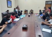 Anggota DPRD Provinsi Sulut Respon Kedatangan Keluarga Korban Kamboja. Kata Louis, Harusnya Pemerintah Hadir Ketika Warganya Dalam Kesulitan.